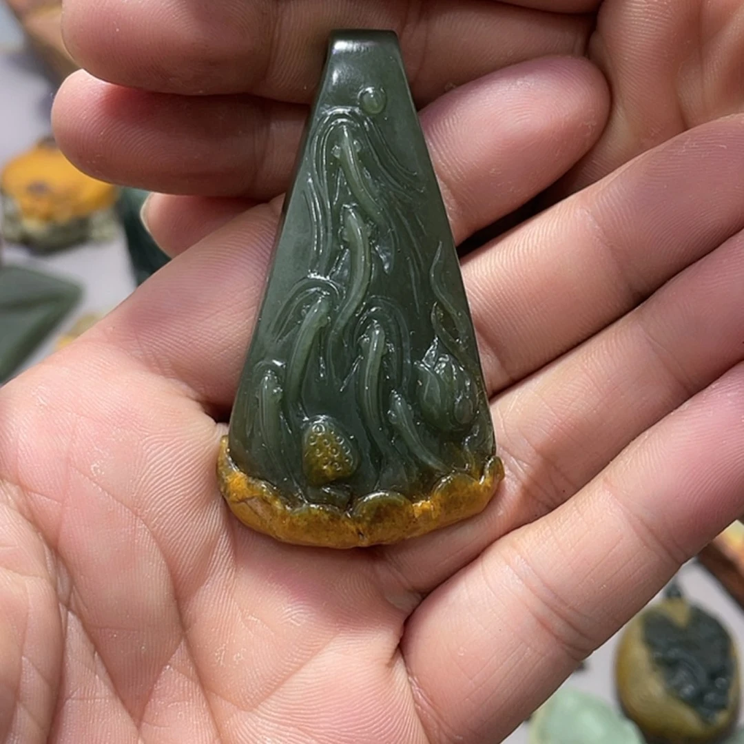 【闪购商品】岫岩河磨玉（透闪石质玉）把件未镶嵌?**圣
