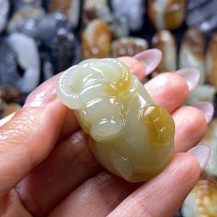 和田玉未镶嵌挂件