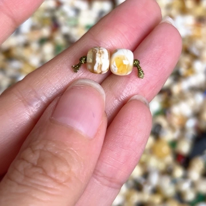 未镶嵌蜜蜡裸石7mm一对