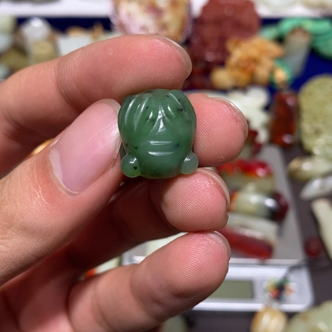 透闪石质玉未镶嵌车挂