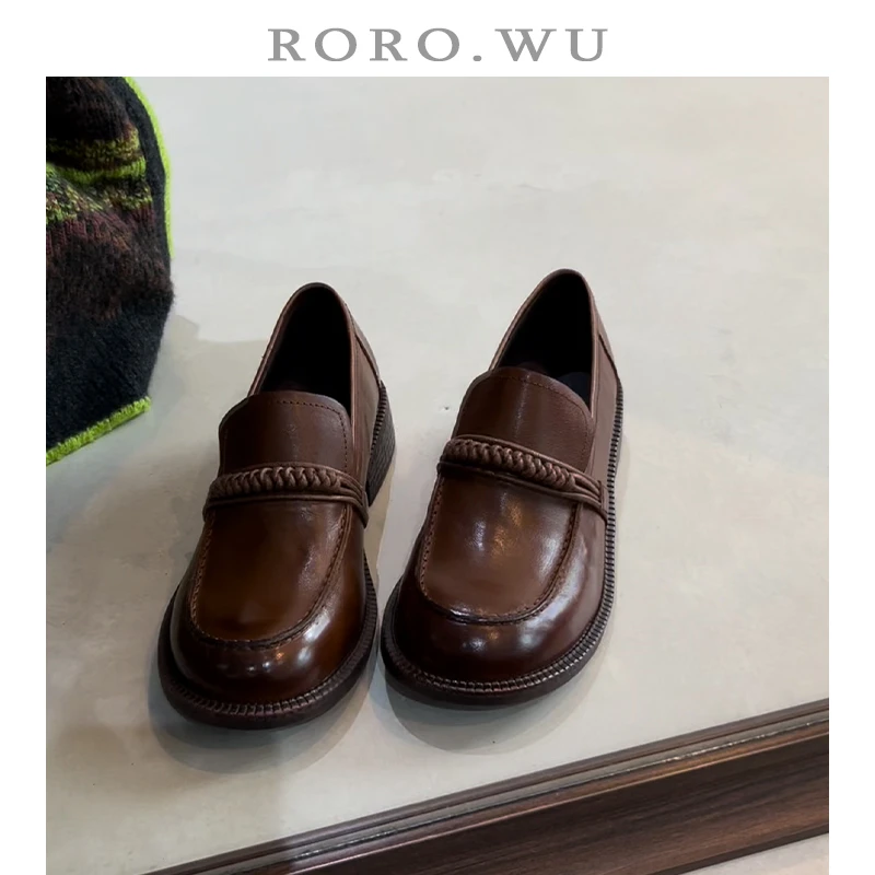 娆娆吴·复古英伦风百搭圆头厚底小皮鞋秋冬新款粗跟乐福鞋女E55