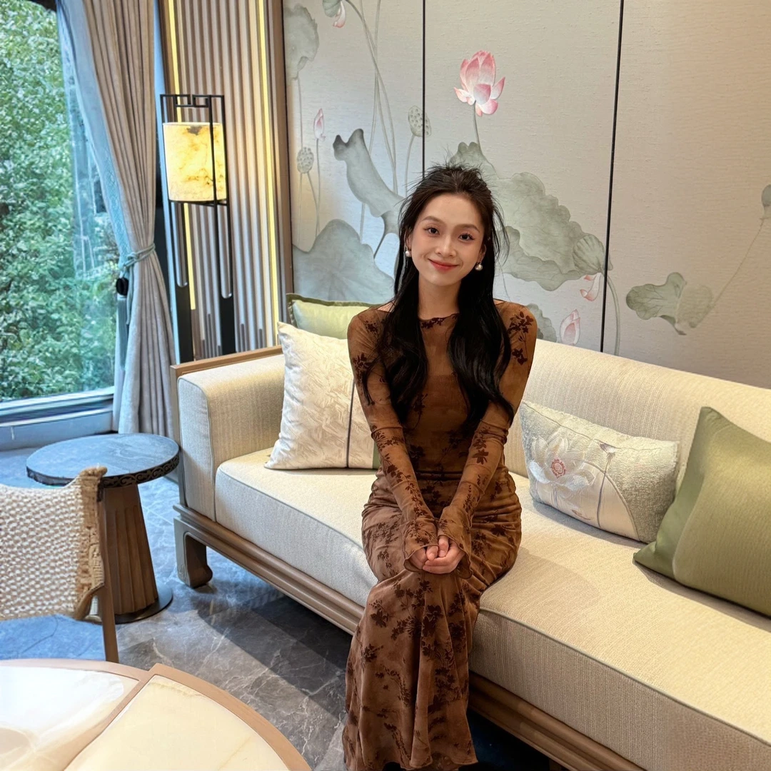 法式复古收腰网纱连衣裙2025早秋新款提花修身显瘦内搭吊带长袖裙