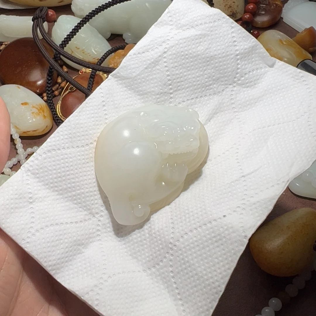 尼***和田玉未镶嵌颈饰