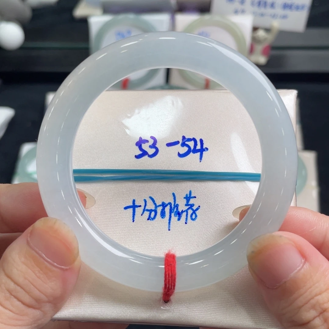 翡翠手镯未镶嵌翡翠手镯