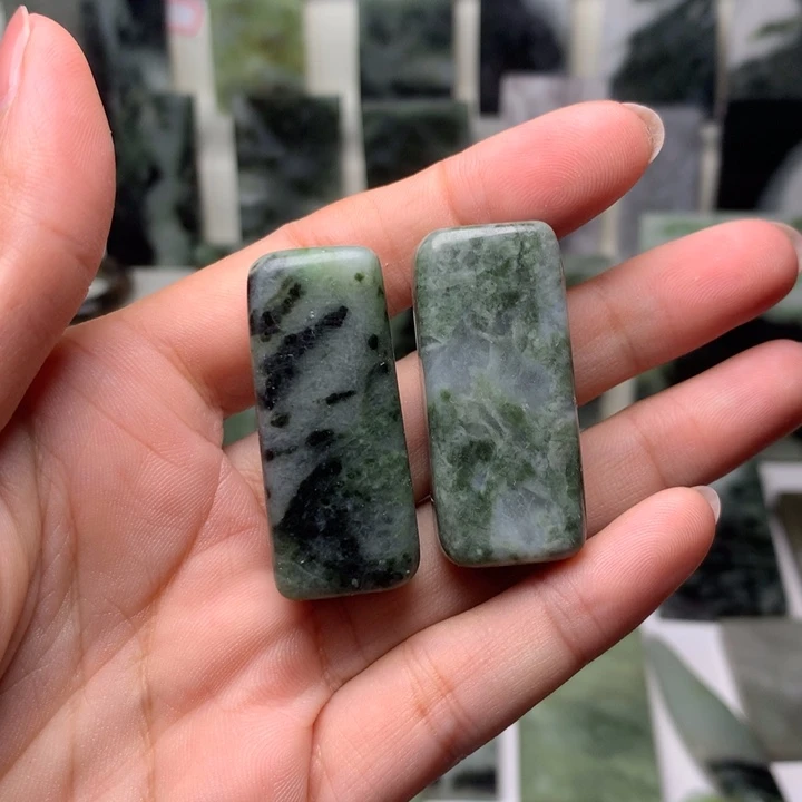 独山玉颈饰未镶嵌