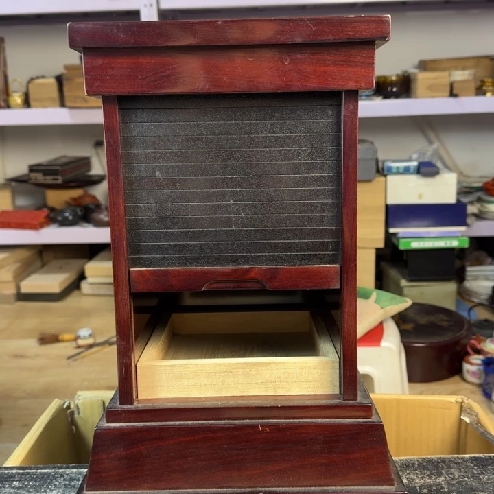 瓷片边角有磕碰……哈哈哈