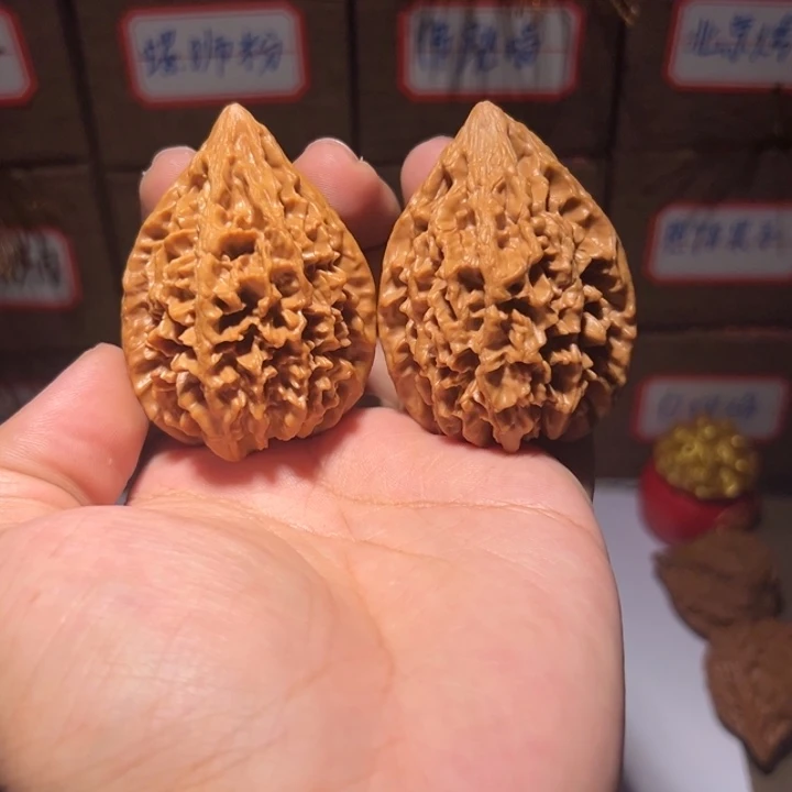 文玩核桃把件41.8招财鼠