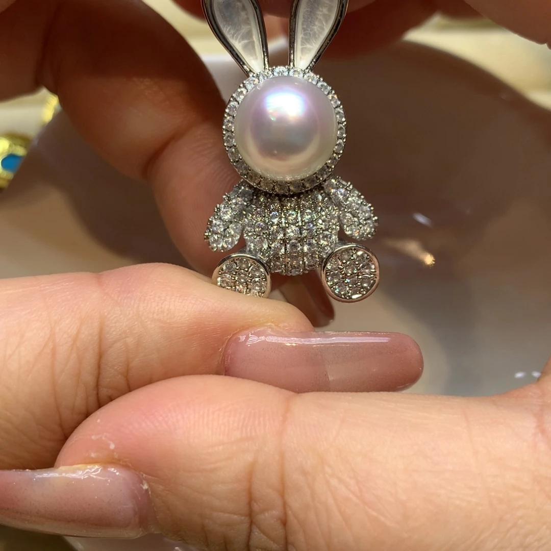 未镶嵌胸饰海水珍珠