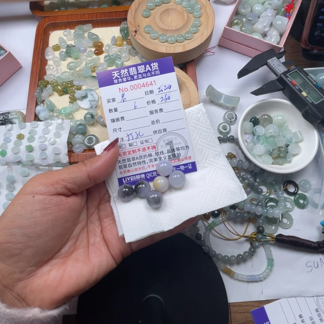 翡翠颈饰未镶嵌?****洁