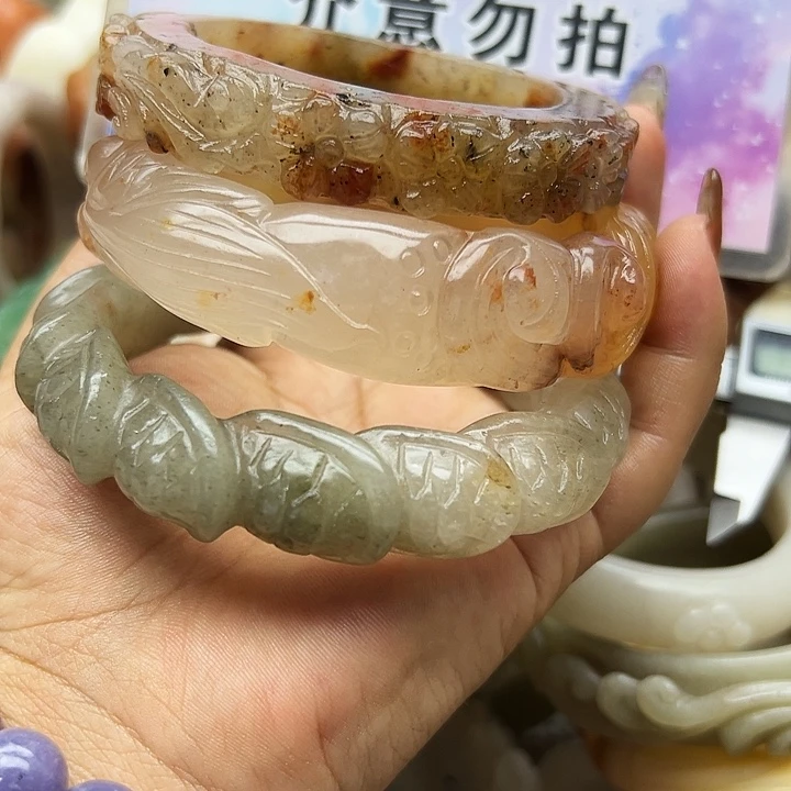 未镶嵌手镯石英岩玉