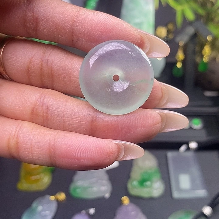 翡翠未镶嵌吊坠(赠链)