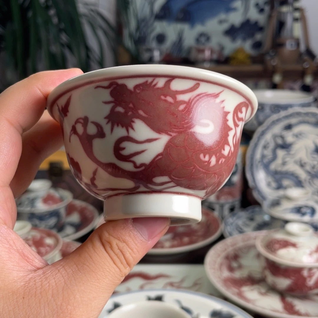 青花釉里红铠甲龙杯子微瑕