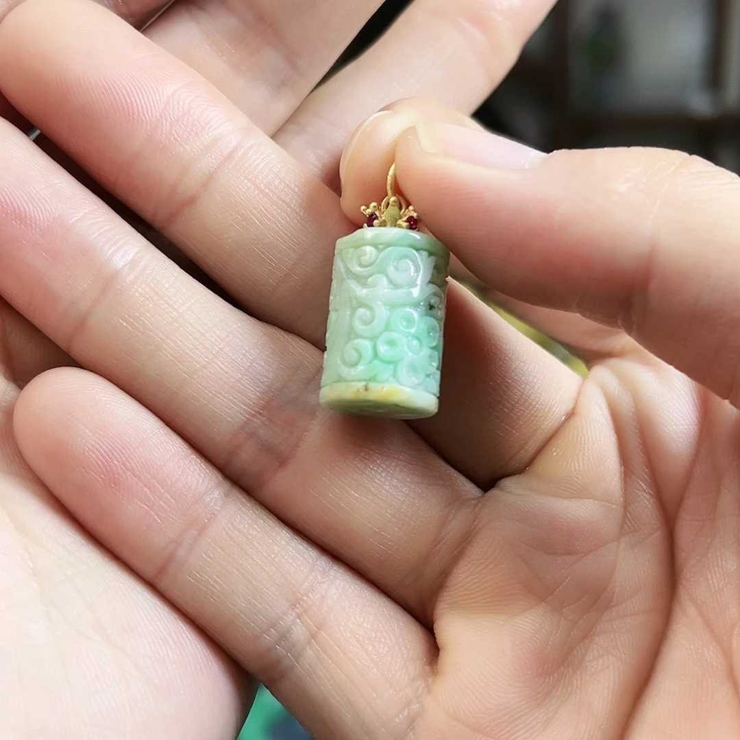 翡翠颈饰未镶嵌吊坠