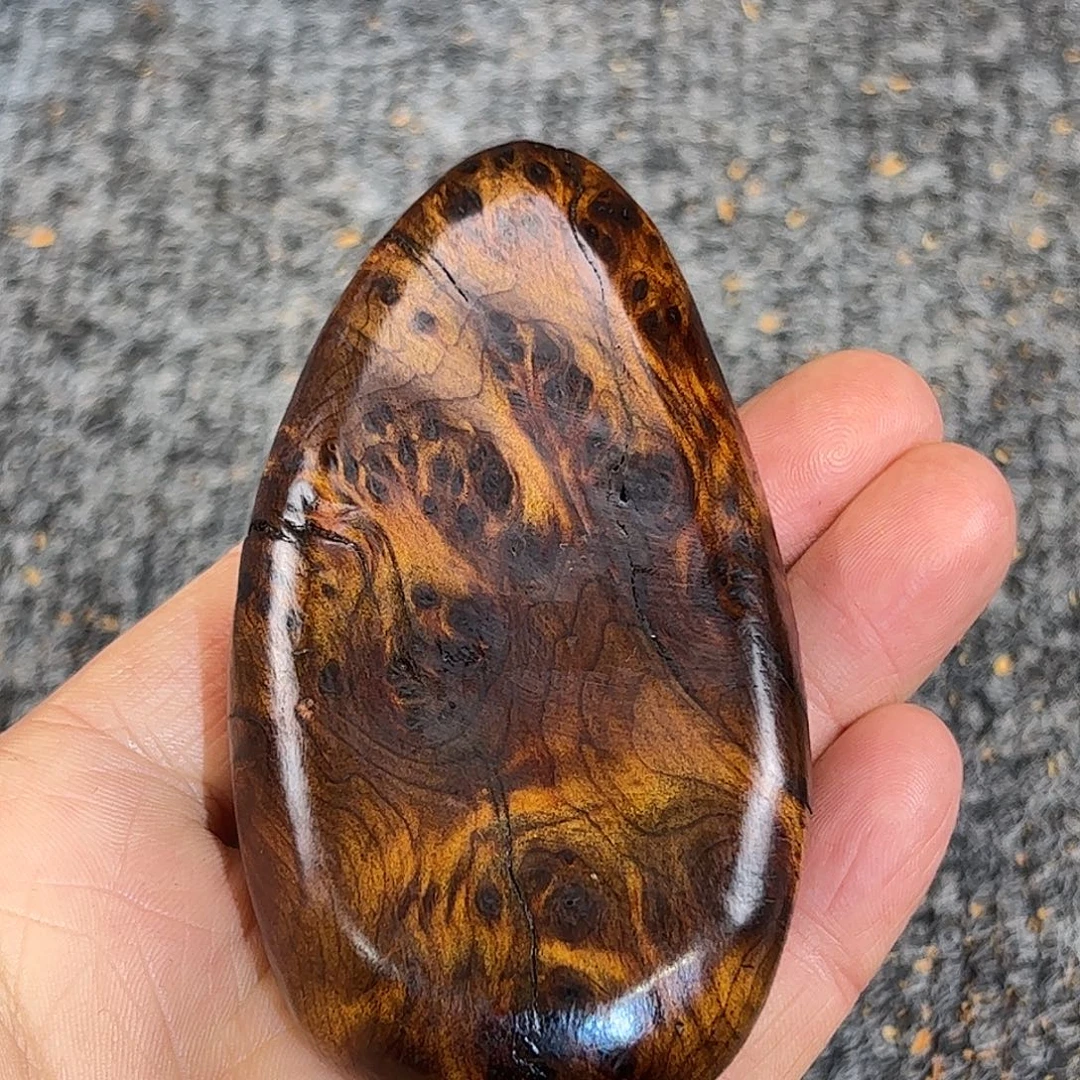 崖柏太行崖柏雷击木，黑金榴花手把件