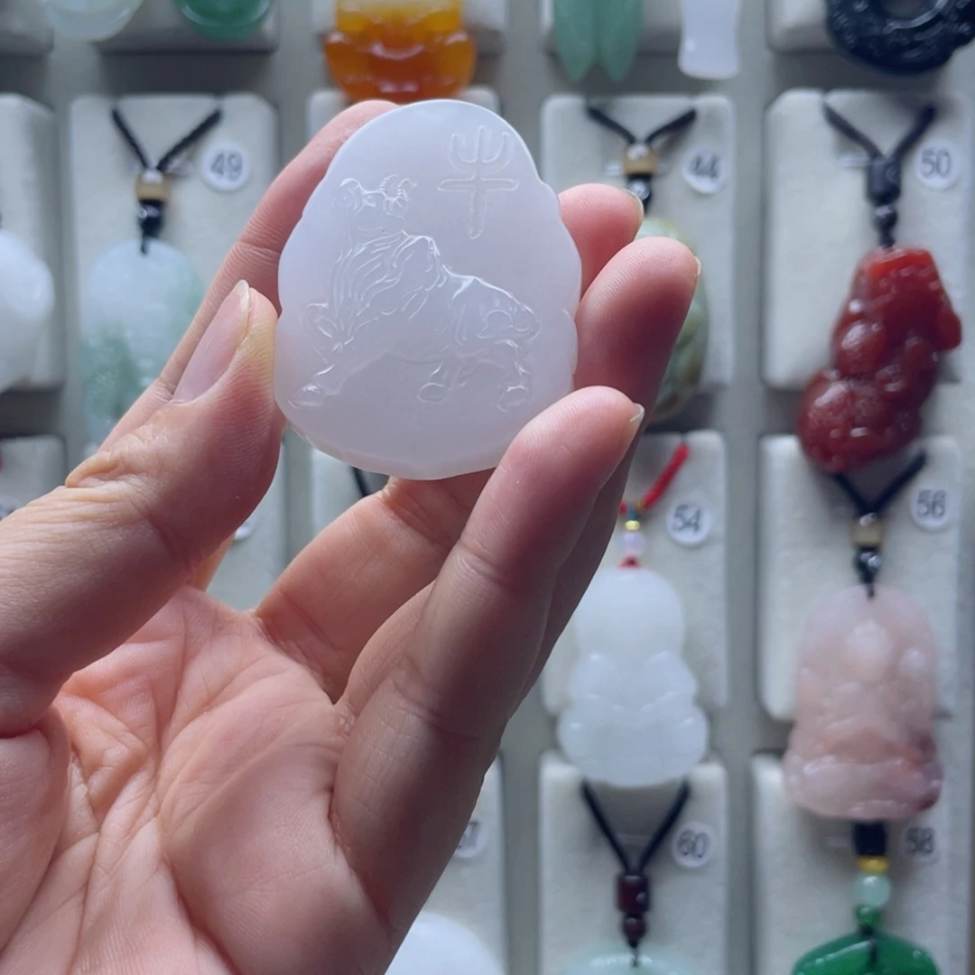 石英质玉（金丝玉）未镶嵌颈饰