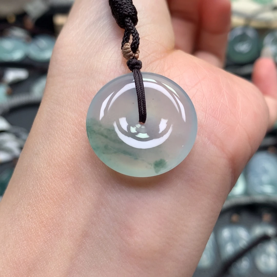 翡翠颈饰未镶嵌扣子