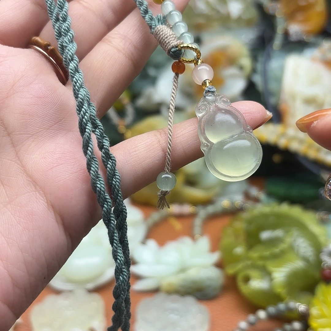 蛇纹石玉未镶嵌吊坠