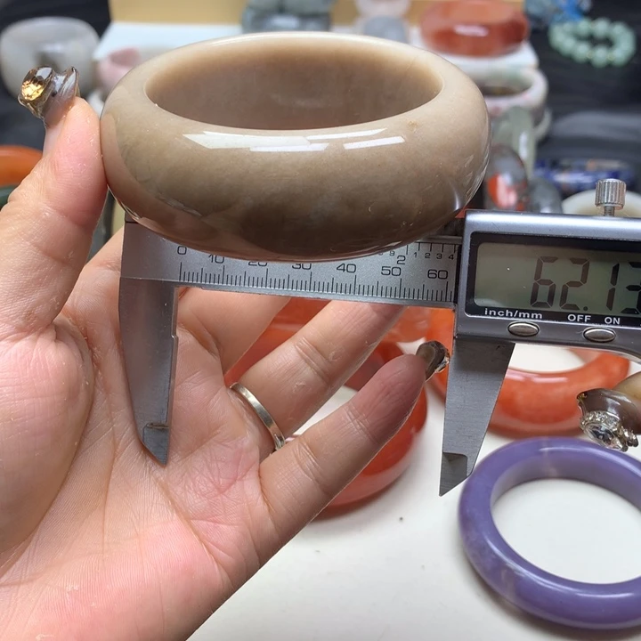 未镶嵌手镯石英质玉