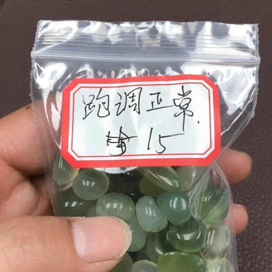 蛇纹石玉颈饰未镶嵌跑****外