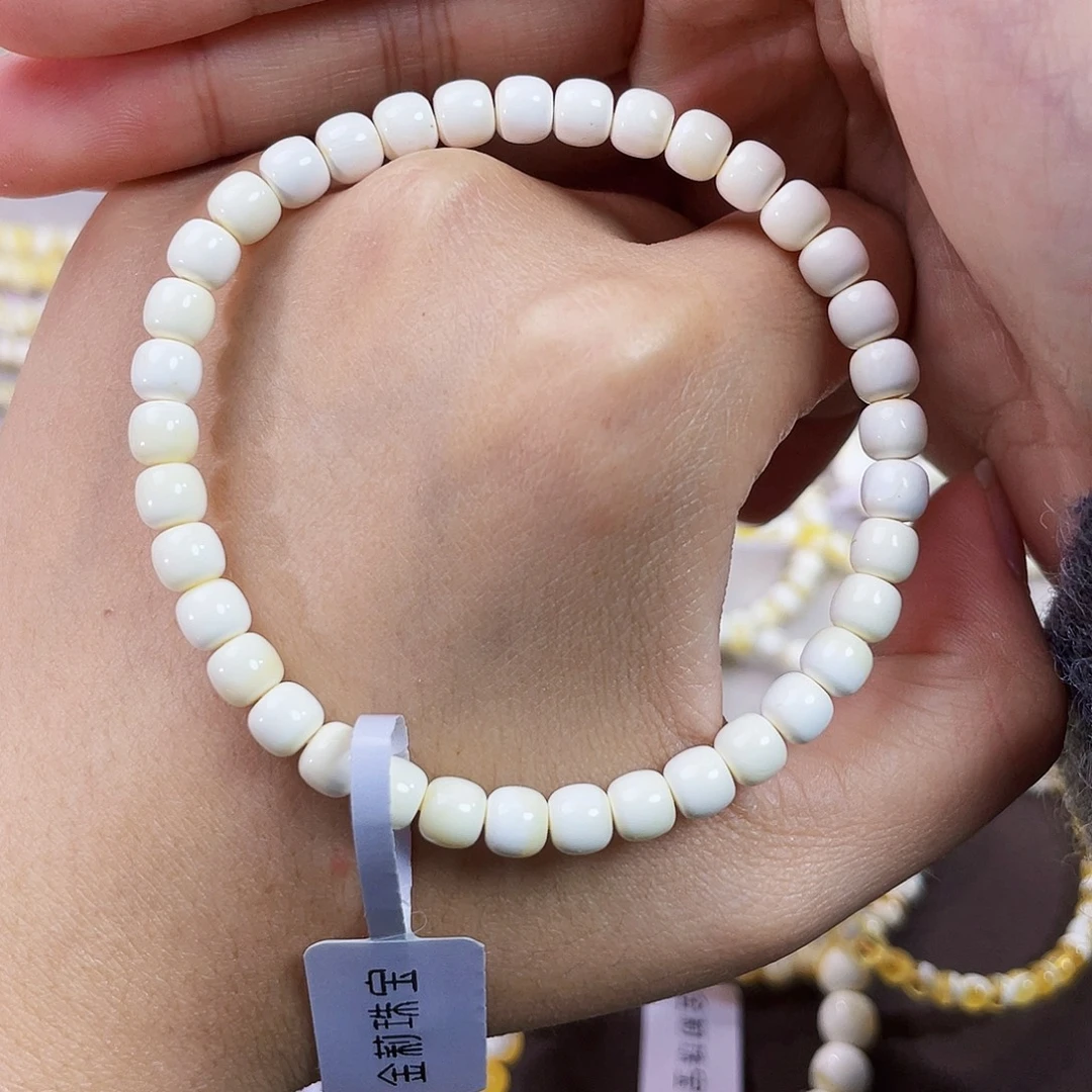 琥珀未镶嵌裸石5.5瓷白纯蜡