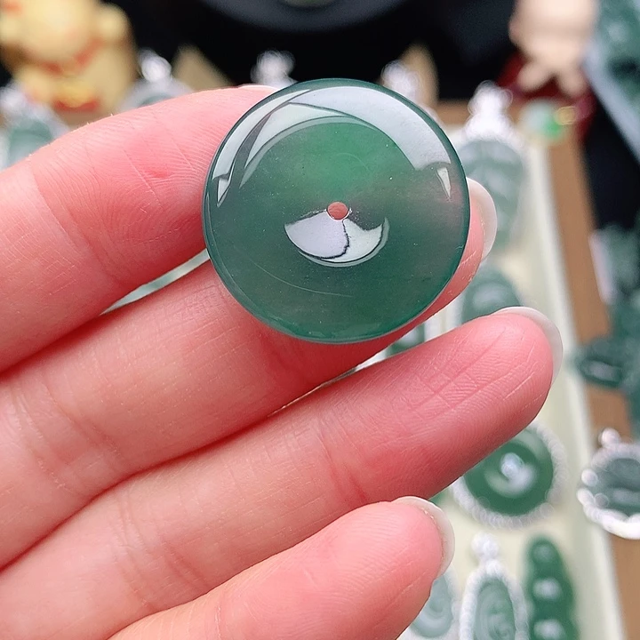 颈饰未镶嵌翡翠吊坠