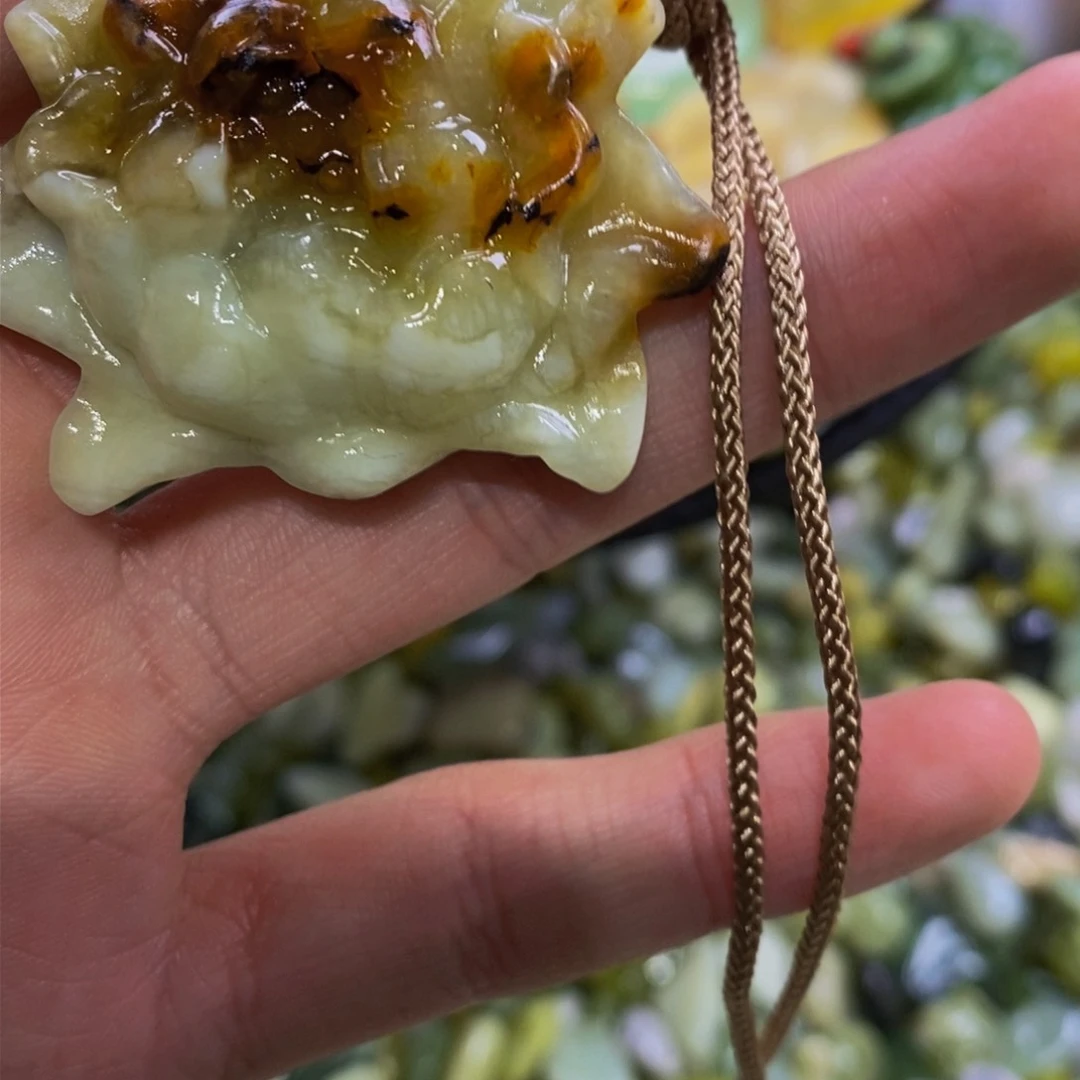 蛇纹石玉吊坠未镶嵌