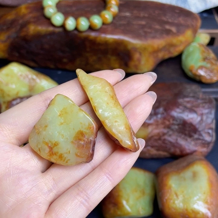 正***月和田玉未镶嵌手链