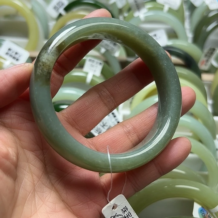 未镶嵌手镯和田玉（糖玉）