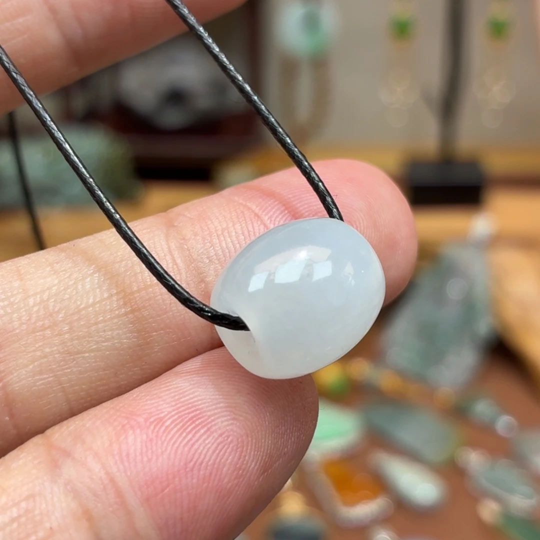 翡翠未镶嵌颈饰路路通