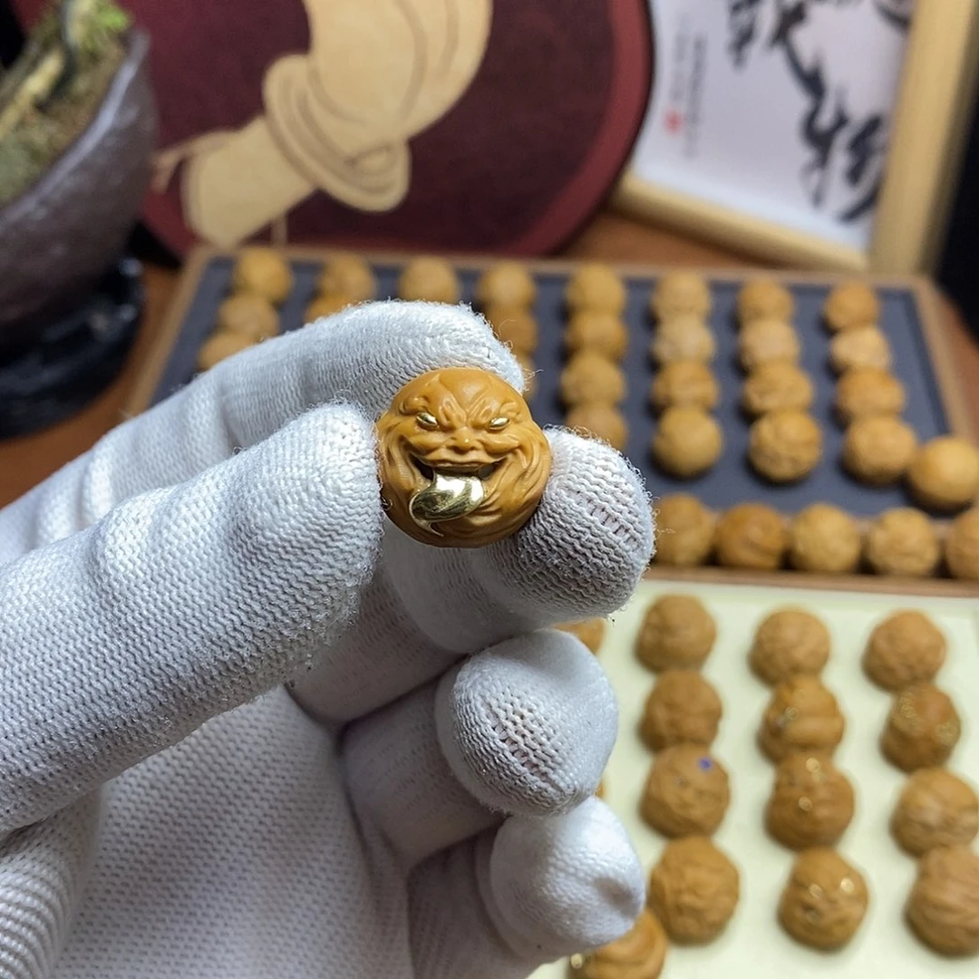 猴头核桃吊坠镶嵌舔僧