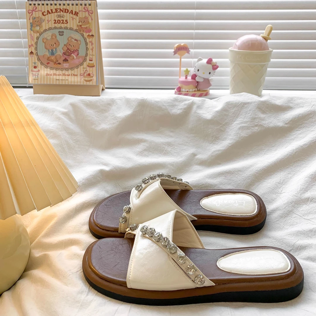 啄木鸟水钻一字拖鞋女夏外穿2025新款法式配裙子绝美厚底勃肯凉拖