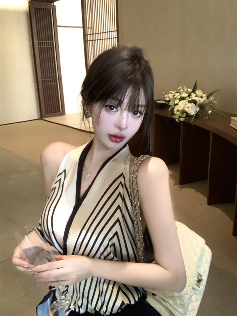 2025设计感缎面条纹v领挂脖背心女夏季绑带修身无袖外穿显瘦上衣