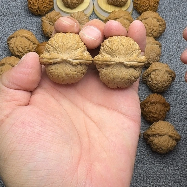文玩核桃吊坠38尺，乾隆磨