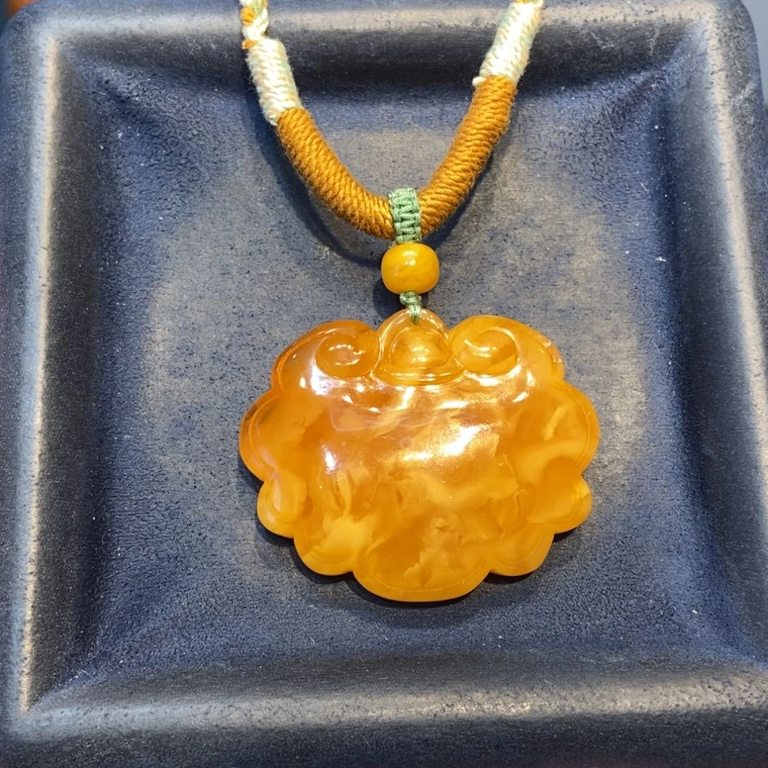 琥珀未镶嵌颈饰蜜蜡