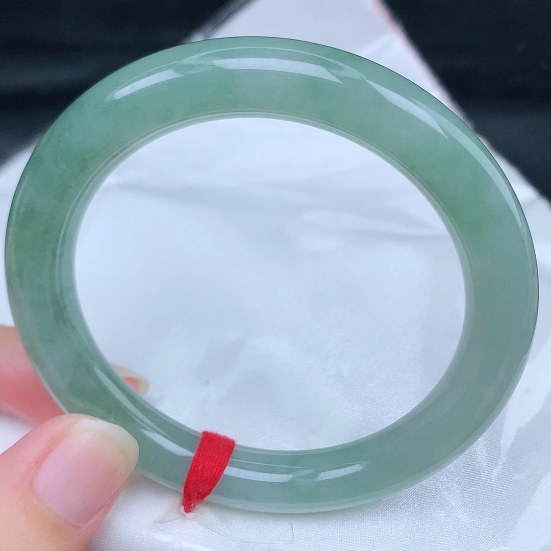 未镶嵌手镯（圆镯）翡翠天然