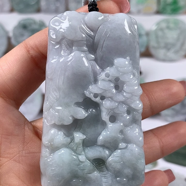 翡翠未镶嵌颈饰山水两面工艺