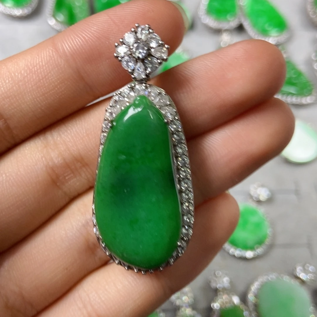 颈饰未镶嵌翡翠福瓜