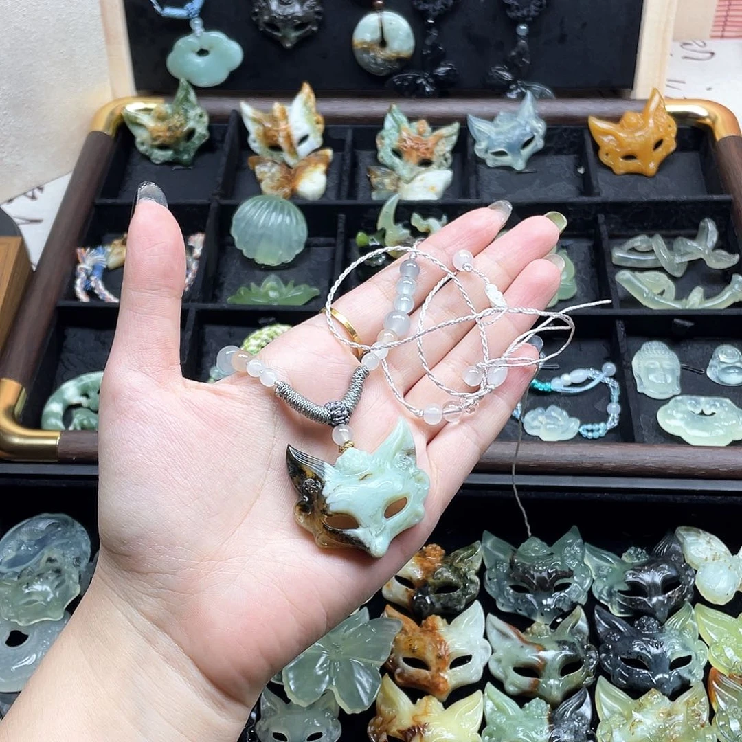 蛇纹石玉未镶嵌颈饰面具不退不换