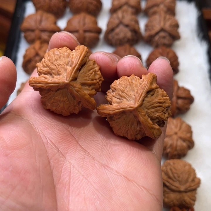 把件文玩核桃粗筋盘山正奔，38。