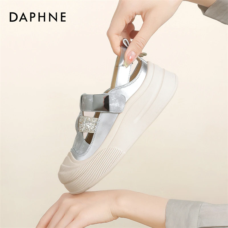 达芙妮女鞋2025夏新款厚底魔术贴包头凉鞋女镂空透气百搭休闲单鞋