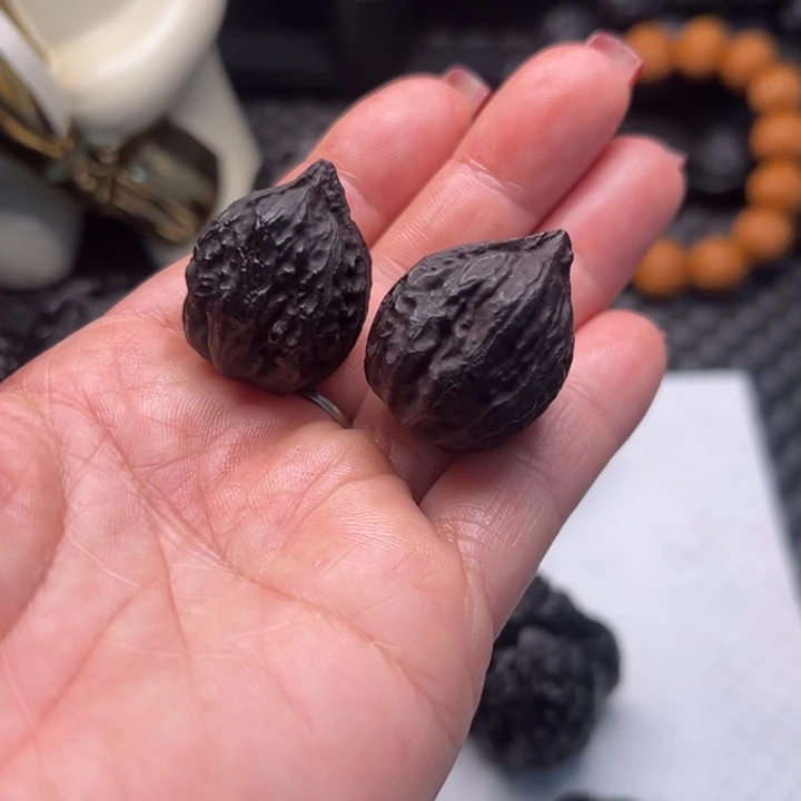 文玩核桃手捻2.4尺寸
