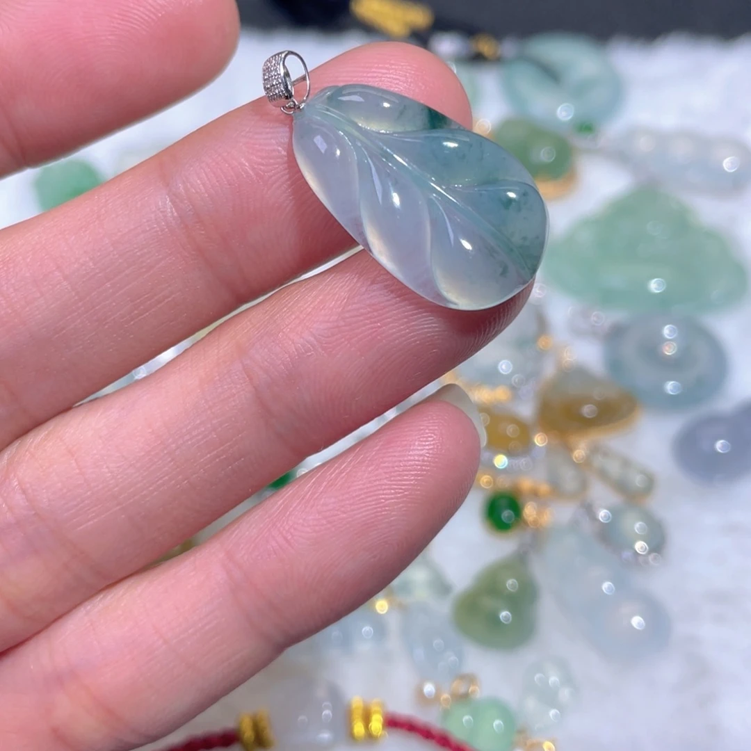 翡翠18K金镶嵌颈饰翡翠