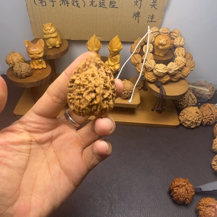 田***半吊坠桃核蚂蚁王单只