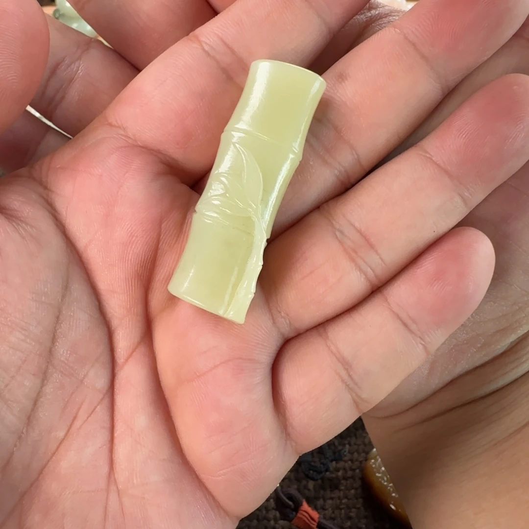 和田玉（糖玉）未镶嵌颈饰黄口竹节