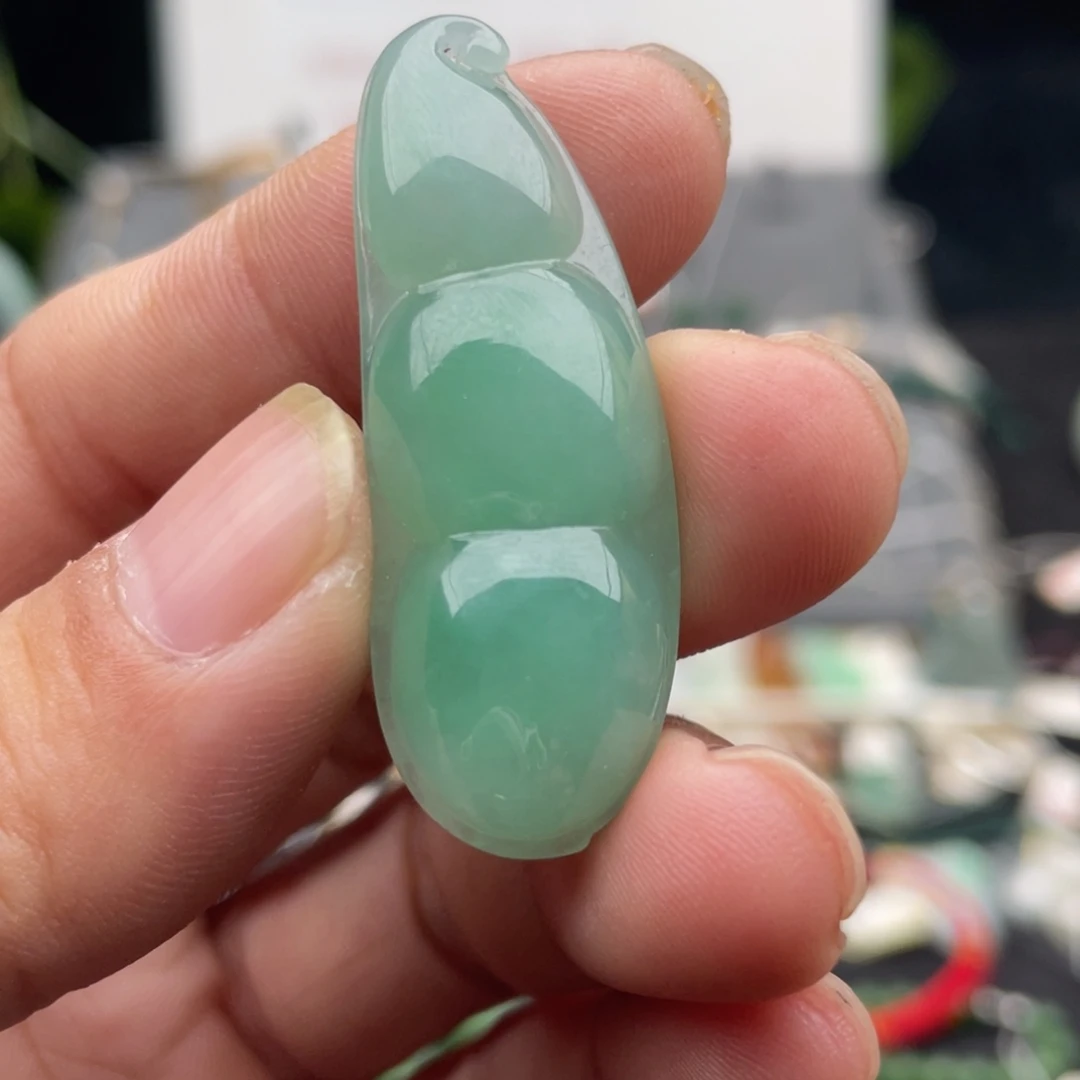 翡翠未镶嵌颈饰挂件