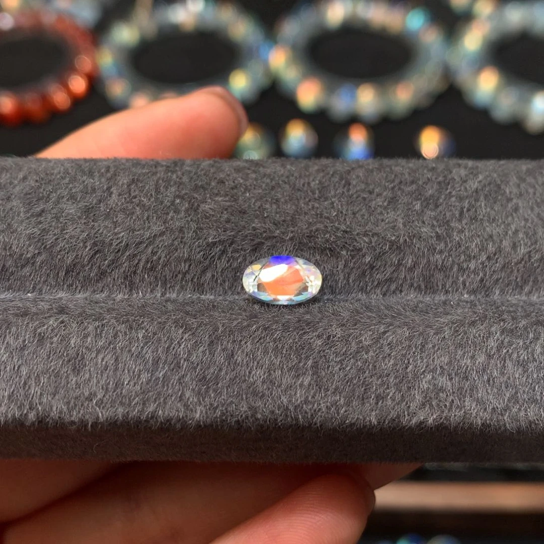 未镶嵌裸石月光石