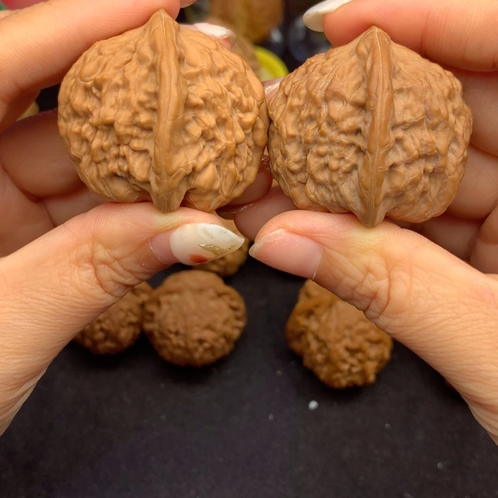 文玩核桃吊坠石门元宝