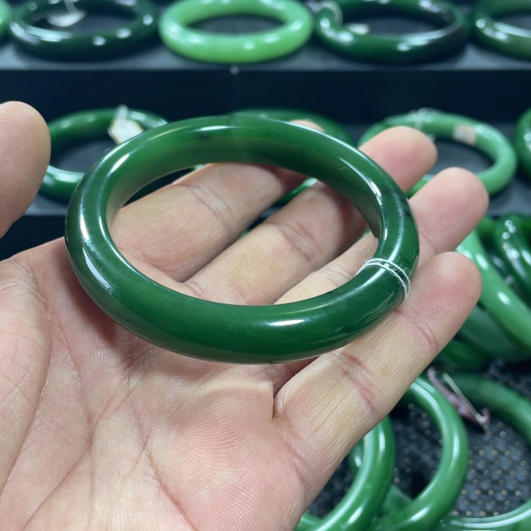 和田玉（碧玉）未镶嵌手镯