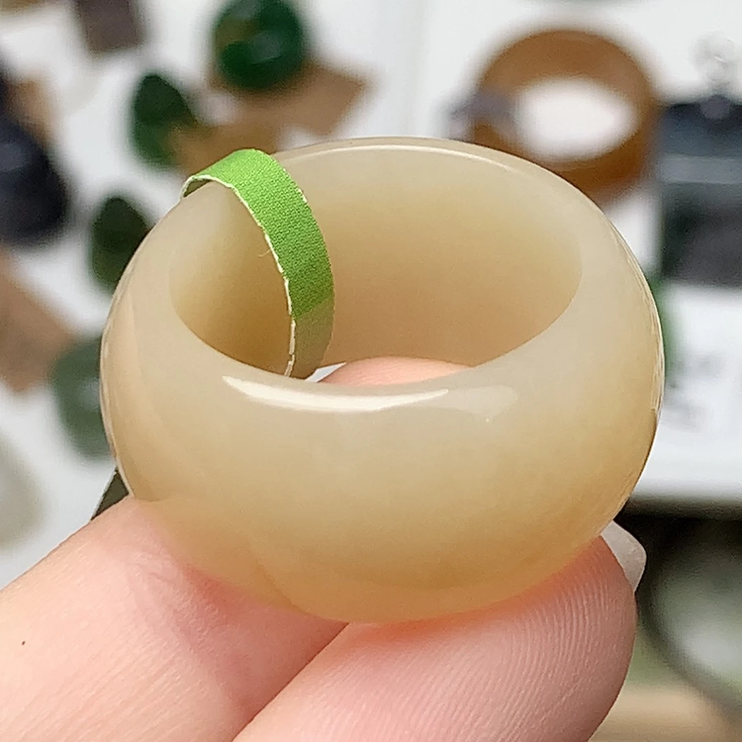 未镶嵌戒指和田玉