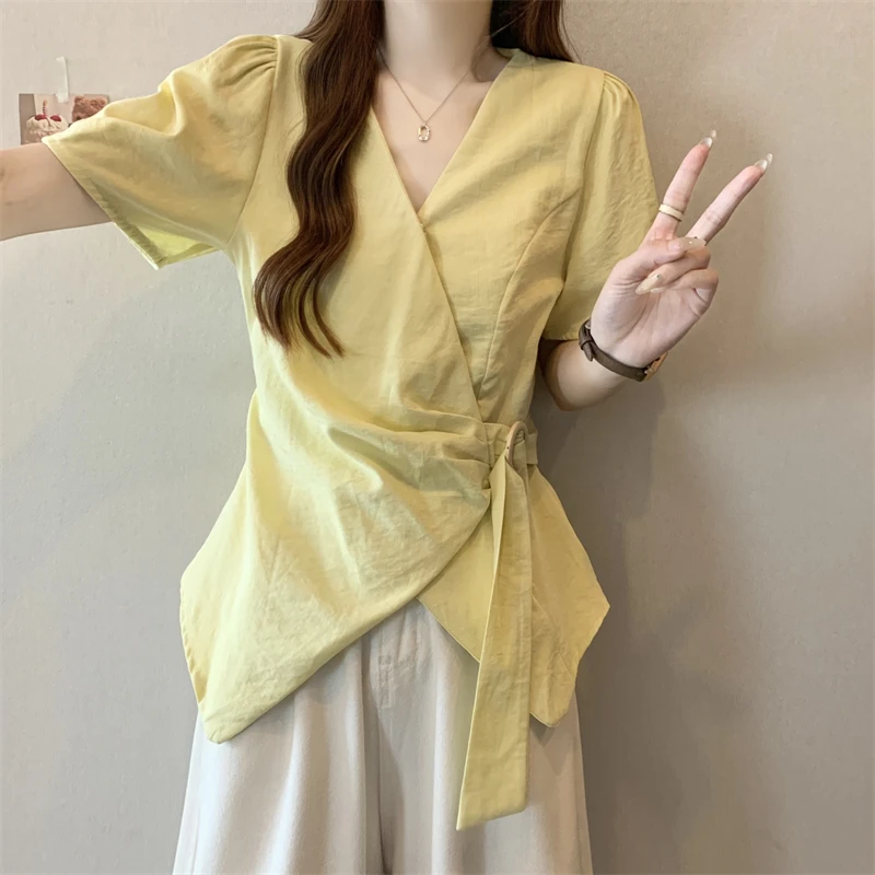 大码女装遮肚子设计感V领短袖衬衫女夏季胖MM小众不规则收腰上衣